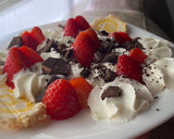 Foto del paso 4 de la receta: Postre de Fresas con nata, rulo de queso dulce y chocolate con sal