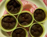 Foto langkah ke 5 dari resep Steamed Chocolate Lava Cake.