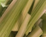 A picture of step 1 of Celery and green apple juice.