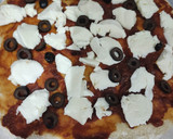 Foto del paso 9 de la receta: Pizza de Aceitunas Negras, Anchoas y Tomate Ahumado