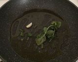 Foto del passaggio 3 della ricetta Fusilloni con mazzancolle, datterini gialli, pesto di basilico e San Daniele croccante