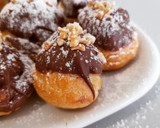 Foto del paso 5 de la receta: Profiteroles de crema con cobertura de chocolate al caramelo