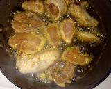 A picture of step 2 of Fry stewed chicken.