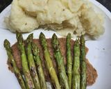 Foto del paso 5 de la receta: Espárragos grillados con puré y milanesas