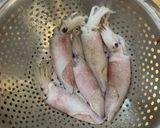Hình bước làm 2 của món Mực Xào Nấm Rau Củ
