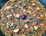 Foto del paso 9 de la receta: Lentejas con secreto y setas en paella