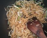 Foto langkah ke 3 dari resep Oseng mie, toge bumbu ebi.