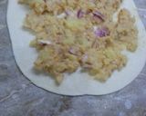 A picture of step 4 of Aloo parathy.
