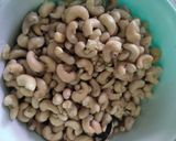 Foto langkah ke 2 dari resep Kacang Mede Goreng Gurih.
