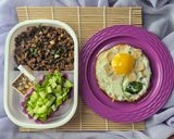 Foto langkah ke 6 dari resep Pad Krapao plus salad Thailand daging tumis mirip semur.