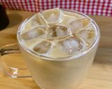 Gambar langkah 6 resipi Iced Latte mudah dan sedap.