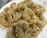 A picture of step 4 of Easy Breaded Prawns.