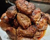 Foto del paso 1 de la receta: Galtas ibéricas con orejones y ciruelas