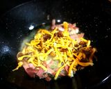 Foto del paso 4 de la receta: Guisantes secos salteados con setas y jamón currado