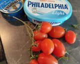 Foto del passaggio 1 della ricetta Pasta con pomodorini,tonno e philadelphia 🌈