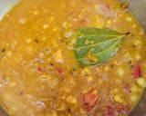 A picture of step 5 of White matar chole.