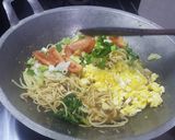 Foto langkah ke 5 dari resep Mie Goreng Jawa Pakai Spageti.