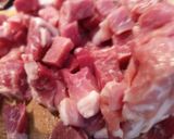 Tarhonyás hús (sertés pörkölttel lecsóval) recept fázis 1 fotója