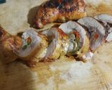 Foto del paso 7 de la receta: Cuarto de pollo deshuesado asado al carbón, relleno de beicon, pimiento y champiñones
