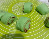 Foto langkah ke 5 dari resep Cinnamon Roll Pandan Tanpa Ulen (Minyak).