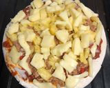 Gambar langkah 5 resipi Pineapple Tuna Pizza.