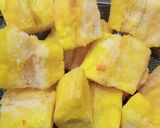 Foto langkah ke 4 dari resep Singkong goreng simpel enak.