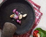 Foto langkah ke 2 dari resep Tumis Jantung Pisang Pedas.