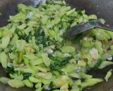 Foto langkah ke 3 dari resep Tumis Lompong (Keladi) Hijau.