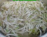 Foto langkah ke 7 dari resep Soto ayam kuah kuning.