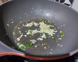 Foto langkah ke 2 dari resep Spaghetti Aglio Olio.