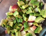Foto langkah ke 1 dari resep Salad buah saos yogurt.
