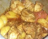 A picture of step 1 of Sindhi murg elaichi.