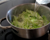 Foto del paso 5 de la receta: Sopa de Repollo con fideos chinos y huevo cocido