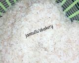 A picture of step 2 of Kilishi rice and green shredded beef.