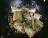 Foto langkah ke 4 dari resep Ikan Bandeng kuah kuning (asam pedas).