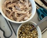 Hình bước làm 2 của món Salad gà xé hành tây 🧅