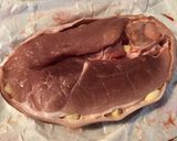 Une image de l'étape 2 de Rouelle de porc marinée à l'ail et au thym.