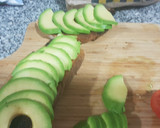 Foto del paso 1 de la receta: Tostadas de pagès con aguacate, pimiento escalivado y mozzarella