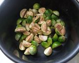 Foto langkah ke 1 dari resep Terong Jamur Gerigit Super Hot.