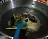 Foto langkah ke 4 dari resep Ayam Kemangi Bumbu Pedas.