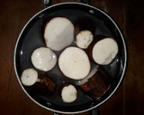 Foto del paso 2 de la receta: Lonjas empanizada con yuca salteada...🇸🇻