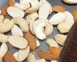 ડ્રાયફ્રુટ ચીક્કી (Dryfruit Chikki Recipe In Gujarati) રેસીપી સ્ટેપ1ફોટો