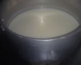 A picture of step 2 of Caramalized kheer.