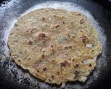 कसूरी मेथी ओनियन लसूणी पराठे (kasuri methi onion lasuni paratha recipe in marathi) रेसिपी स्टेप 3 फोटो 