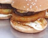 Foto langkah ke 5 dari resep Blackpepper Cheese Burger with Egg and Hashbrown.