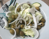 Foto del paso 1 de la receta: Ensalada de pepino y calabacín