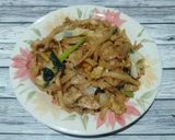Foto langkah ke 9 dari resep Kwetiau Goreng Tek Tek.