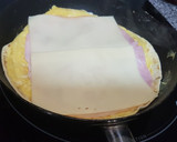 Foto del paso 2 de la receta: Bocaditos de tortitas de jamón, queso y tortilla francesa