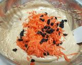Foto langkah ke 4 dari resep Carrot Cake with Cream Cheese Frosting and Kitkat Topping.