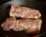 A picture of step 2 of Pork fillet medallions.
